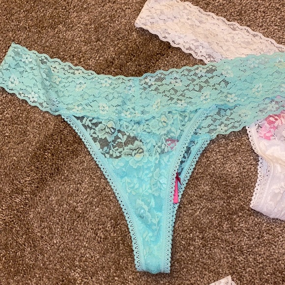Betsey Johnson size L Lacey set of 4 thongs LIKE NEW!!! - Picture 4 of 5